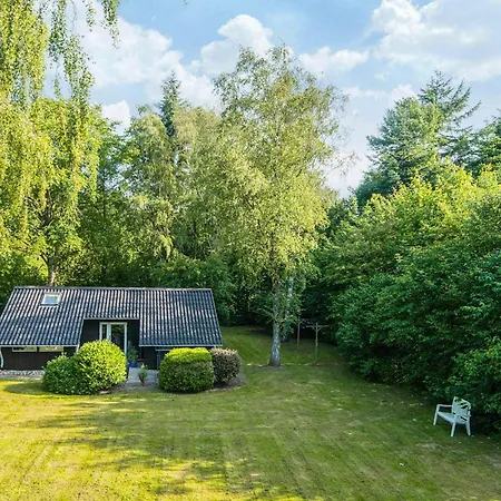 Vakantiehuis Family With Terrace And Lawn *