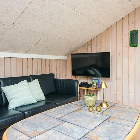 Family With Terrace And Lawn بيت للعطل Toftlund