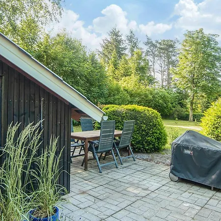 بيت للعطل Family With Terrace And Lawn